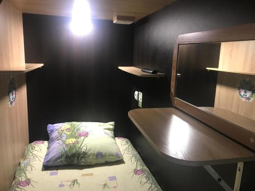 Imagen de la habitación del Hotel Capsule Aloha. Foto 8