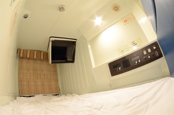 Imagen de la habitación del Hotel Capsule B&S Eco Cube Shinsaibashi. Foto 11