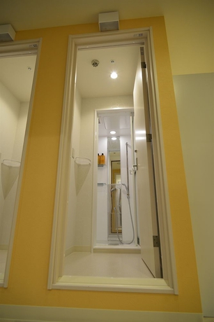 Imagen de la habitación del Hotel Capsule B&S Eco Cube Shinsaibashi. Foto 13