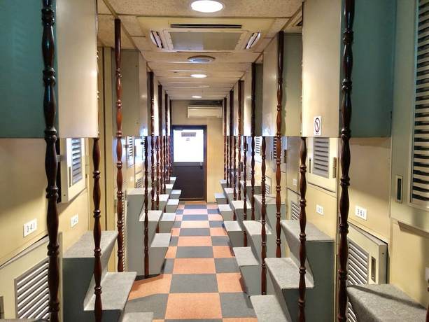 Imagen de los interiores del Hotel Capsule Block Room. Foto 15
