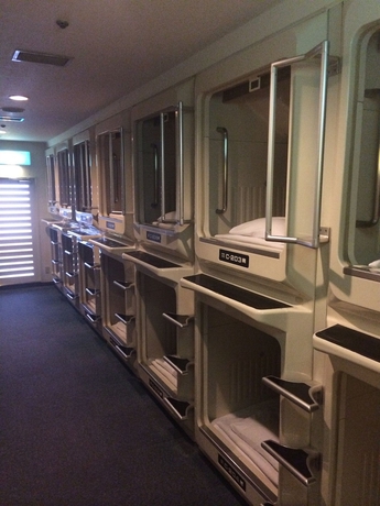 Imagen de la habitación del Hotel Capsule Hotel Asahi Plaza Shinsaibashi. Foto 12