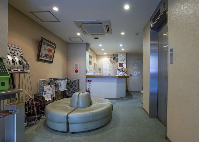 Imagen de los interiores del Hotel Capsule Inn Hamamatsucho. Foto 17