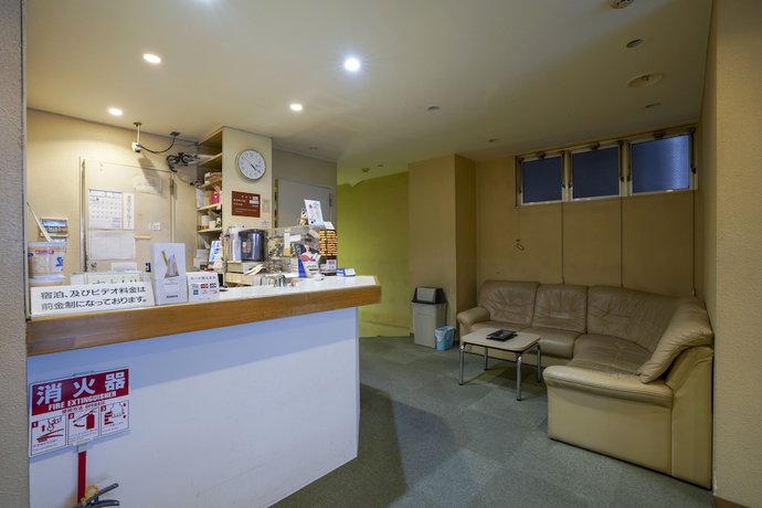 Imagen de los interiores del Hotel Capsule Inn Hamamatsucho. Foto 19