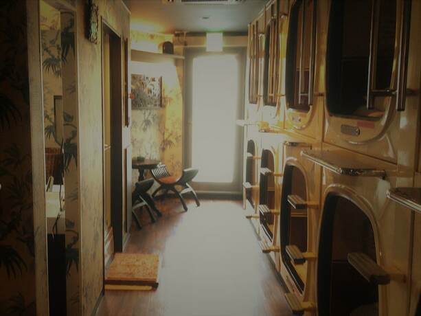 Imagen general del Hotel Capsule Inn Shimbashi - Men Only. Foto 8