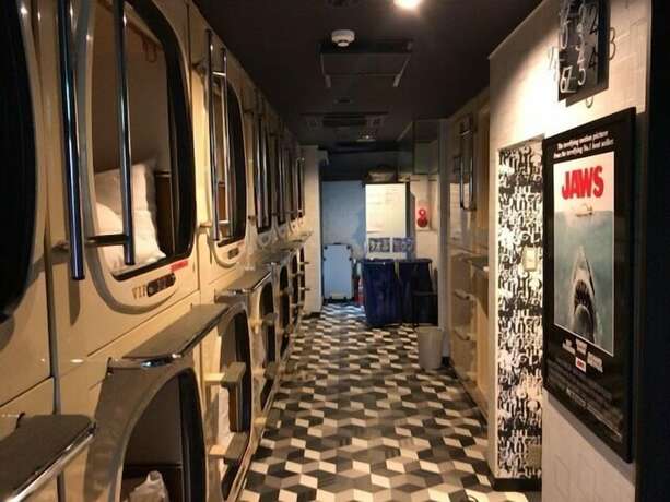Imagen general del Hotel Capsule Inn Shimbashi - Men Only. Foto 12