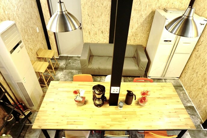 Imagen del bar/restaurante del Hotel Capsule Majung. Foto 19