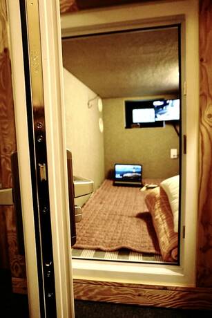 Imagen de la habitación del Hotel Capsule Majung. Foto 26