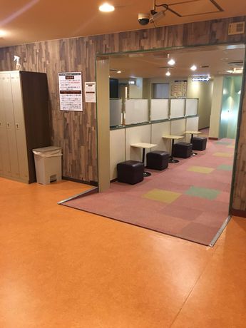 Imagen de los interiores del Hotel Capsule Shinjuku 510. Foto 8