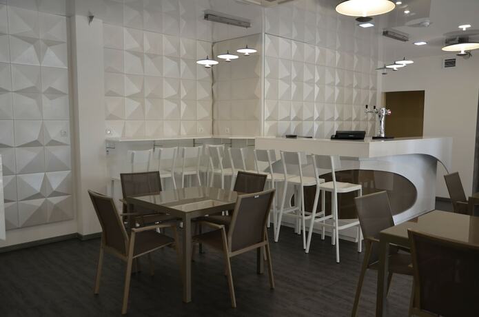 Imagen del bar/restaurante del Hotel Capsule Zodiak. Foto 14