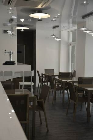 Imagen del bar/restaurante del Hotel Capsule Zodiak. Foto 15