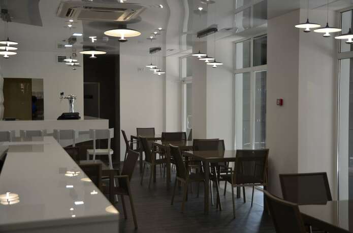 Imagen del bar/restaurante del Hotel Capsule Zodiak. Foto 16