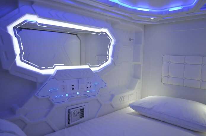 Imagen de la habitación del Hotel Capsule Zodiak. Foto 19