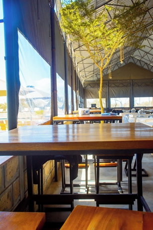 Imagen del bar/restaurante del Hotel Captain James Camp. Foto 5