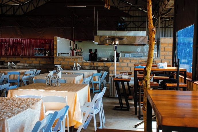 Imagen del bar/restaurante del Hotel Captain James Camp. Foto 8