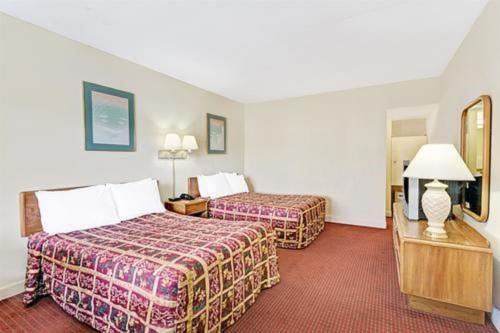 Imagen de la habitación del Hotel Captain John Smith Inn Williamsburg. Foto 8