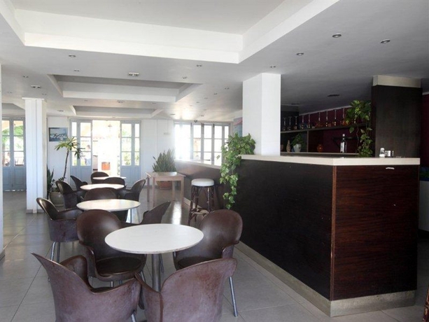 Imagen general del Hotel Captain Karas Holiday Apartments. Foto 2