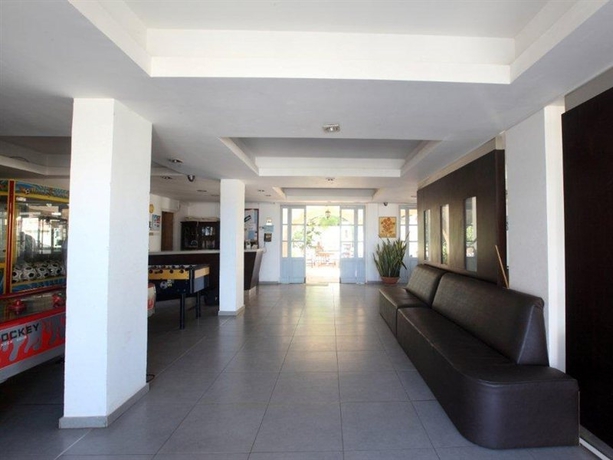 Imagen general del Hotel Captain Karas Holiday Apartments. Foto 4