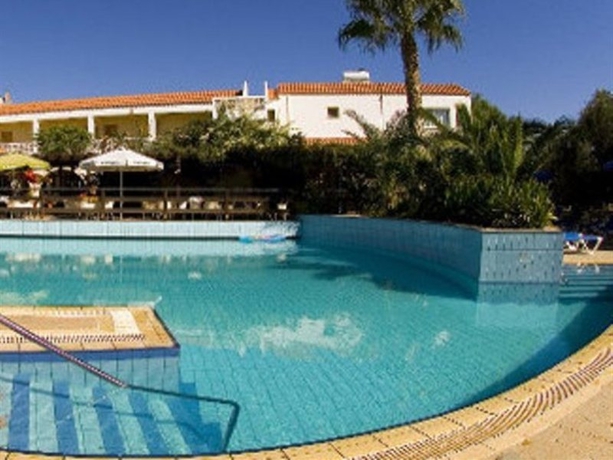 Imagen general del Hotel Captain Karas Holiday Apartments. Foto 6