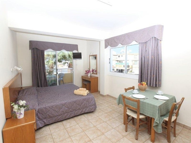 Imagen general del Hotel Captain Karas Holiday Apartments. Foto 11