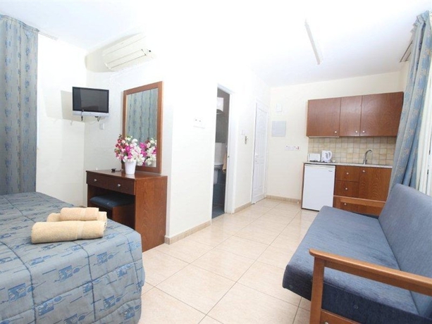 Imagen general del Hotel Captain Karas Holiday Apartments. Foto 12
