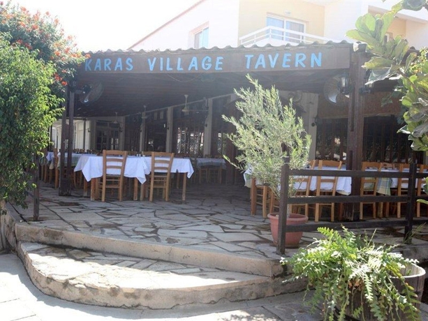 Imagen general del Hotel Captain Karas Holiday Apartments. Foto 15