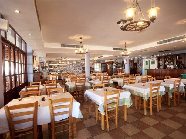 Imagen general del Hotel Captain Karas Holiday Apartments. Foto 16