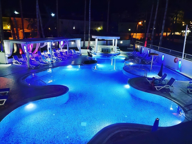 Imagen de la piscina del Hotel Captain Pier. Foto 17