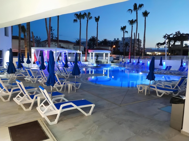 Imagen de la piscina del Hotel Captain Pier. Foto 19