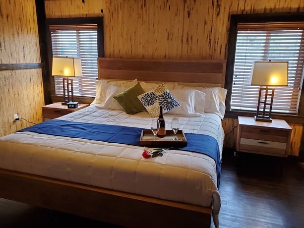 Imagen de la habitación del Hotel Captain Pips Marina and Hideaway. Foto 4