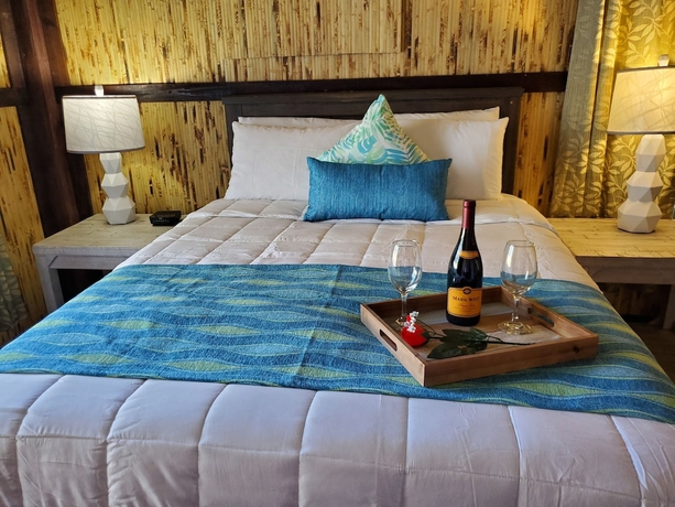 Imagen de la habitación del Hotel Captain Pips Marina and Hideaway. Foto 6