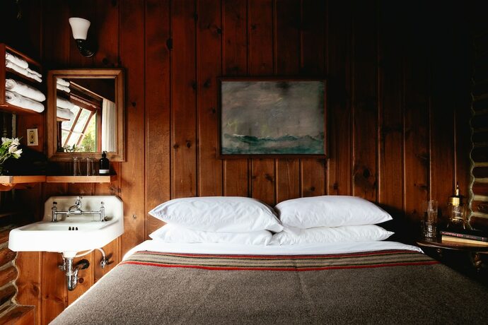 Imagen de la habitación del Hotel Captain Whidbey. Foto 19