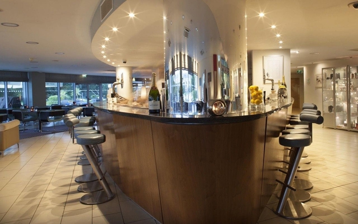 Imagen del bar/restaurante del Hotel Captains Club. Foto 3