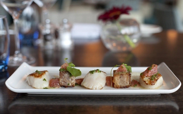 Imagen del bar/restaurante del Hotel Captains Club. Foto 5