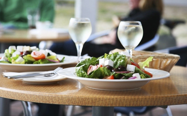 Imagen del bar/restaurante del Hotel Captains Club. Foto 6