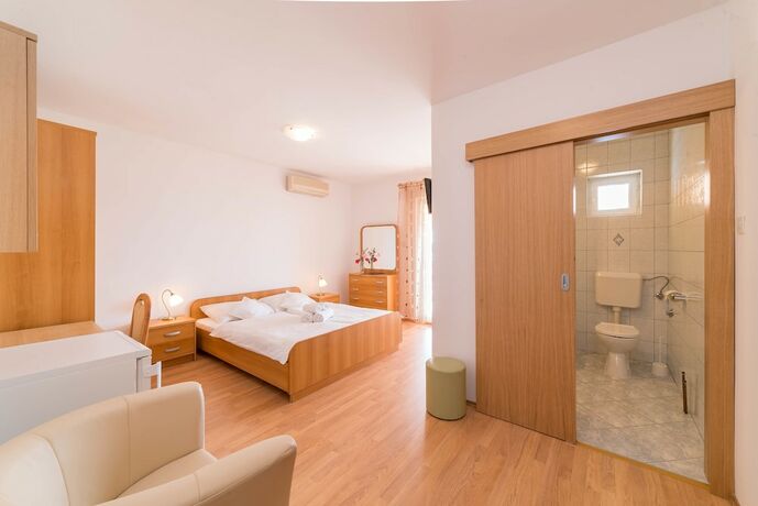 Imagen de la habitación del Hotel Captain\'s Club. Foto 20