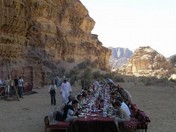 Imagen del bar/restaurante del Hotel Captain's Desert Camp. Foto 5