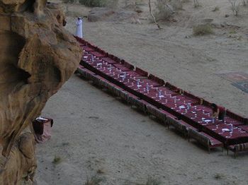 Imagen del bar/restaurante del Hotel Captain's Desert Camp. Foto 7