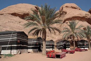 Imagen del bar/restaurante del Hotel Captain's Desert Camp. Foto 9