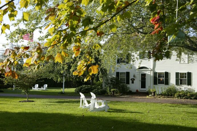 Imagen general del Hotel Captain\'s House Inn. Foto 9