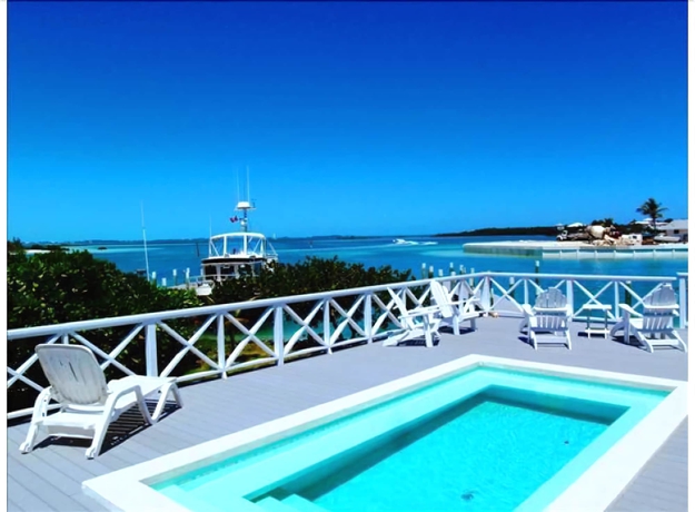 Imagen de la piscina del Hotel Captains Quarters. Foto 12