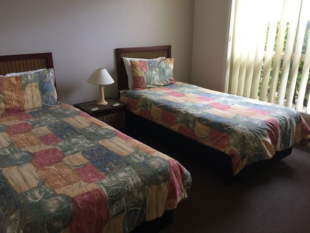 Imagen de la habitación del Hotel Captain's Quarters. Foto 15