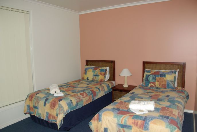 Imagen de la habitación del Hotel Captain's Quarters. Foto 16