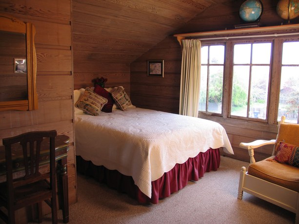 Imagen de la habitación del Hotel Captains Quarters. Foto 7