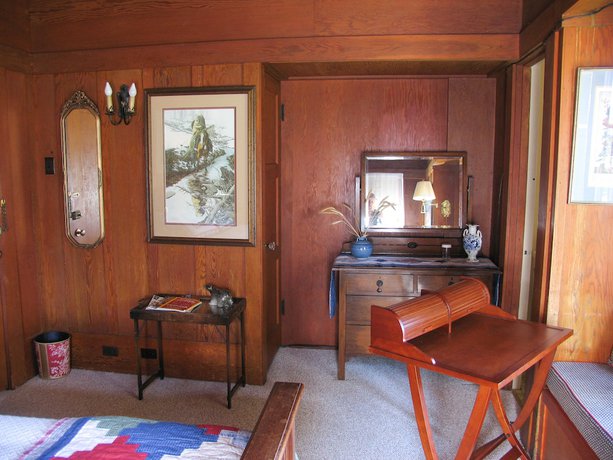 Imagen de la habitación del Hotel Captains Quarters. Foto 9
