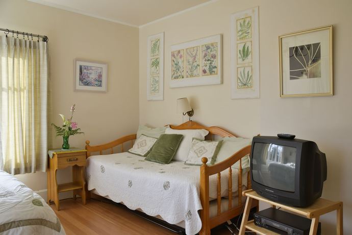 Imagen de la habitación del Hotel Captains Quarters. Foto 12