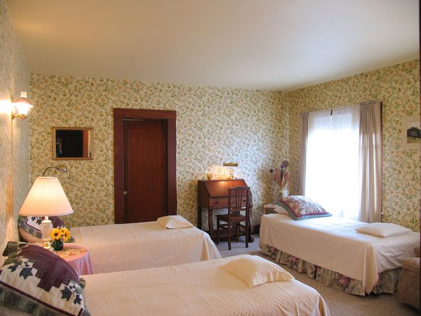 Imagen de la habitación del Hotel Captains Quarters. Foto 15