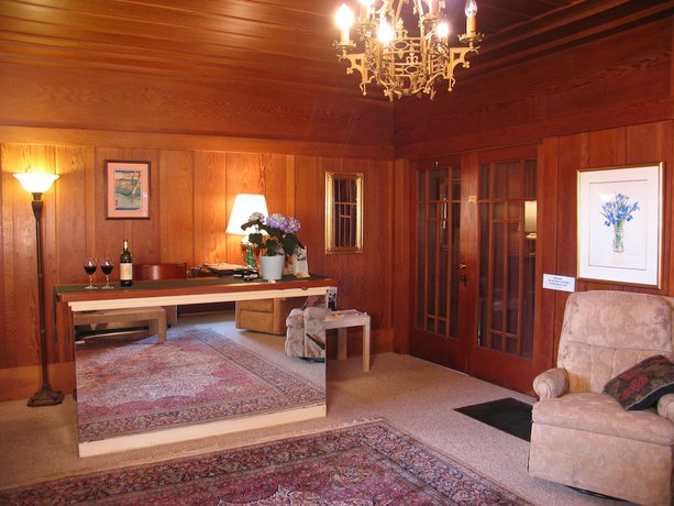 Imagen de los interiores del Hotel Captains Quarters. Foto 20