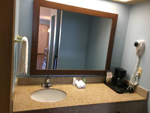 Imagen de la habitación del Hotel Captain's Quarters Inn. Foto 12