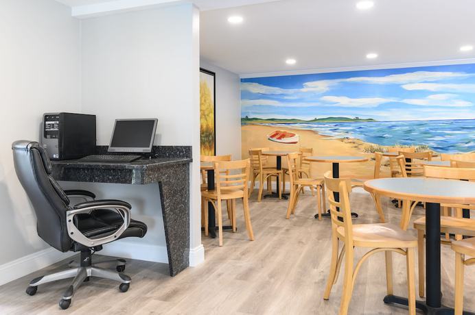 Imagen de los interiores del Hotel Captains Quarters Motel And Conference Center. Foto 16