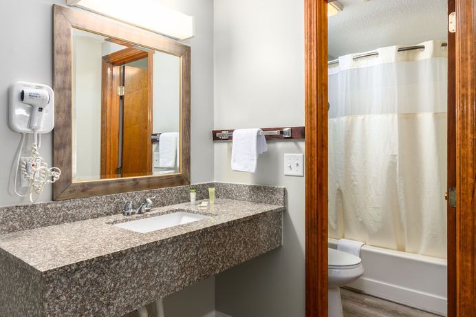 Imagen de la habitación del Hotel Captains Quarters Motel And Conference Center. Foto 11